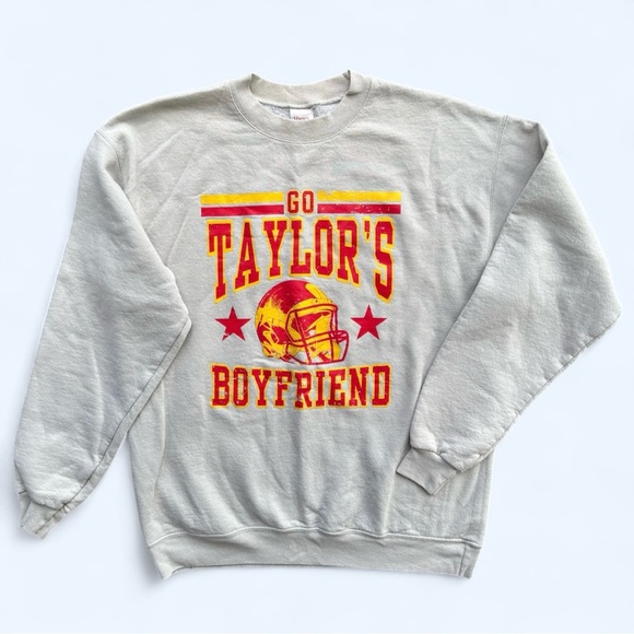 Go Taylor’s Boyfriend Sweatshirt Sand Beige Size Medium Hanes Ecosmart Football - Picture 1 of 12
